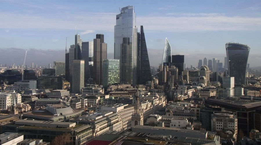 欧元/美元调整与期权市场动态