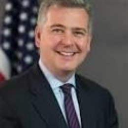 特斯拉股价下跌超过3%,影响纳斯达克100指数走势