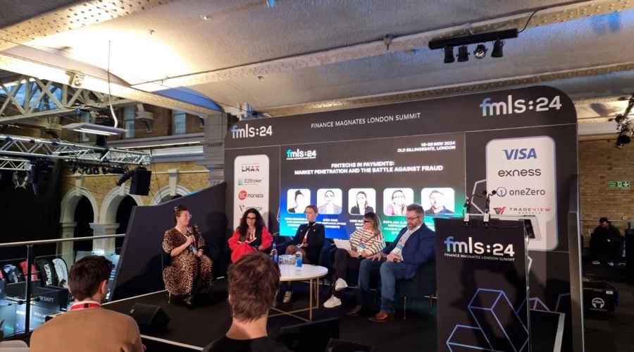 周五（3月7日）美市盘前，现货白银报价约为32.38美元/盎司，日内下跌约0.70%。在今天的欧洲交易时段，白银价格在32.70美元附近受到压力，市场安静地关注即将发布的美国2月非农就业数据。