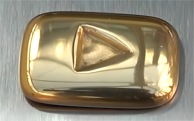 英伟达官方宣布人工智能芯片Blackwell需求激增，已大幅提升产量